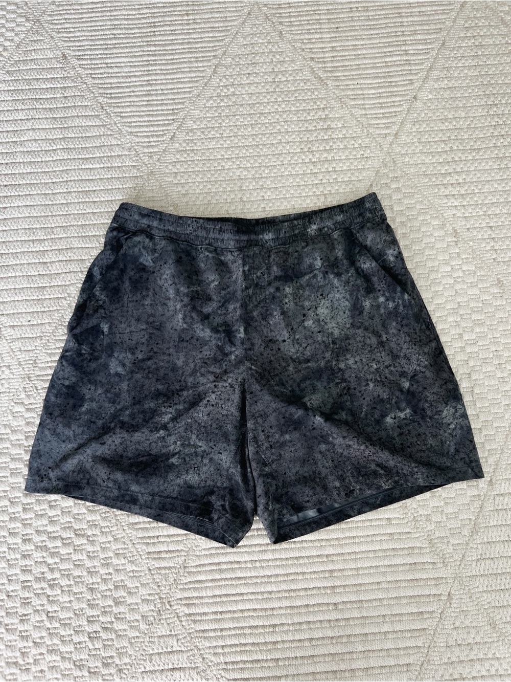 🩷 SOLD🩷.  Lululemon Pace Breaker Men's Performance Black Marble-Print Shorts  XL